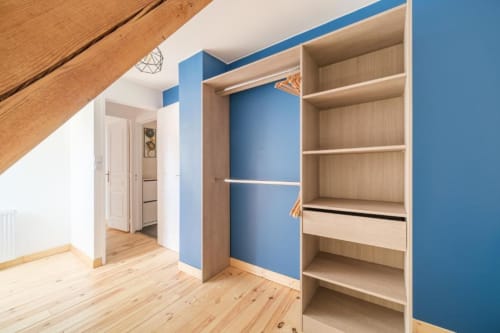 Chambre cosy du gîte Le Coteau de Sigo à Kaysersberg Vignoble, décor alsacien authentique