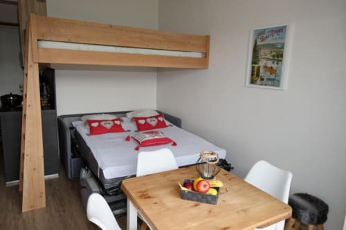 Chambre confortable avec vue sur la montagne au gîte La Mielerie du Lac à Gérardmer