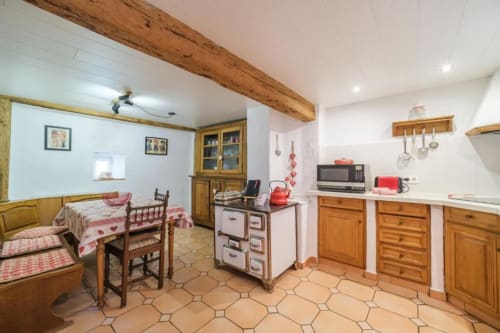 Séjour lumineux et spacieux du gîte L’Oriel du Rempart Nord