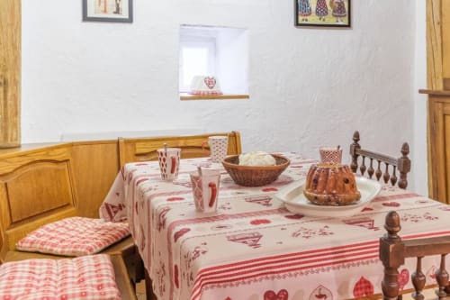 Séjour lumineux et spacieux du gîte L’Oriel du Rempart Nord
