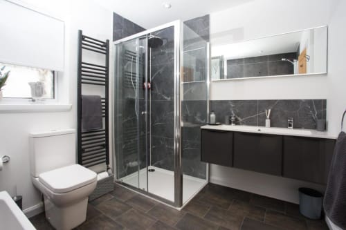 Main bathroom 