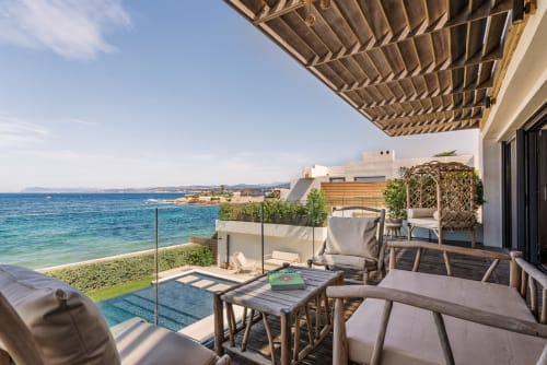 Villa Gala-Sanary sur Mer- Le Brusc-luxe-JC Conciergerie-piscine-jacuzzi-vue mer-acces plage-terrasse-location luxe-location vacances-location saisonniere -six fours les plages