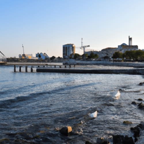 Scatto del lungomare di Bari con la vista panoramica sul mare Adriatico.