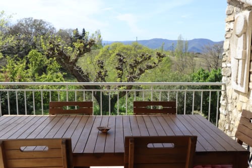 Terrasse du gîte (hébergement saisonnier) chez Ginette & Pierrot aux Vergers de la Bouligaire à Mirmande 