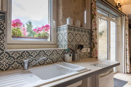Cuisine avec vue sur la vallée de La Loire aux Gîtes troglodytiques de la Rochère, Noizay