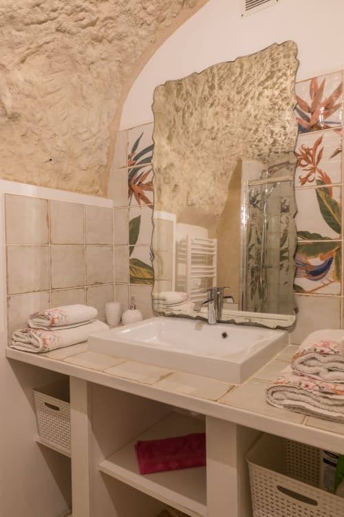 Vasque de la salle de douche du gîte le Val de Loire à Noizay