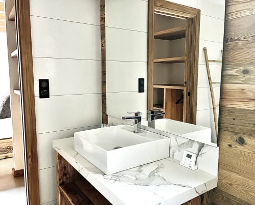 Salle de bain au RDC de la suite parentale