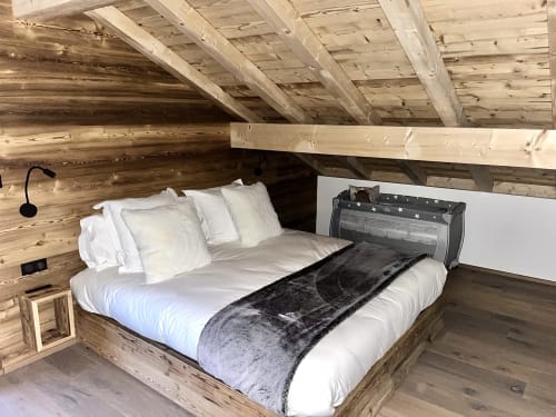 Chambre 2, lit king seize et lit bébé équipé