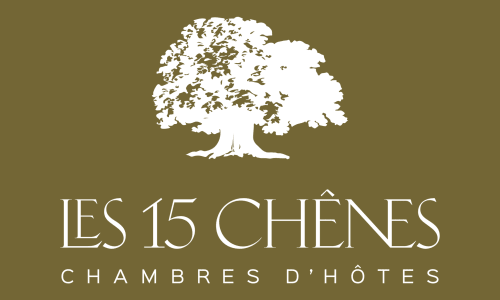 Les 15 Chênes chambre d'hôtes près du Puy du Fou, calmes et reposantes, avec piscine chauffée et parking gratuit.