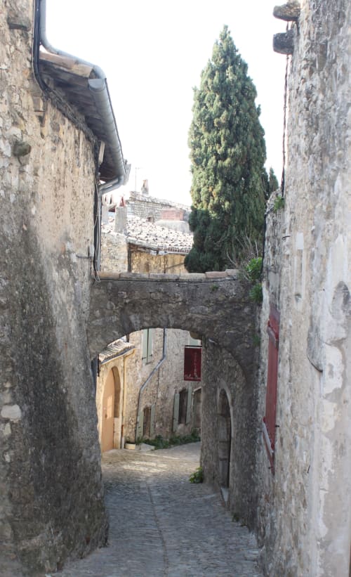 La grande rue du village perché de Mirmande