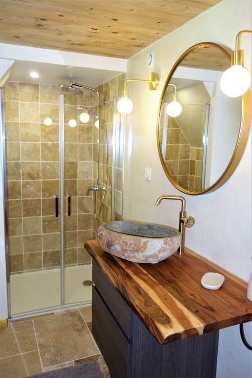 Salle de douche privative de la suite parentale