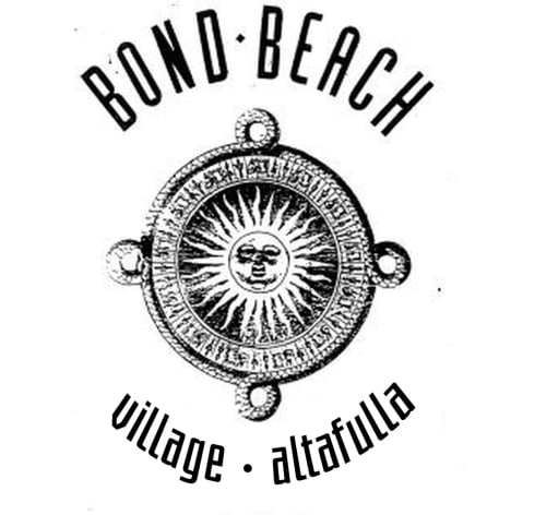 Logo de Bond Beach Village con diseño de brújula solar y texto de Ullage y Altafulla, España