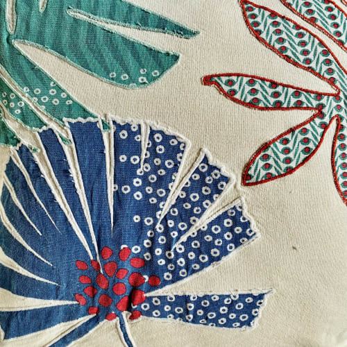 motifs végétaux abstraits sur textile dans le mas des olivades à pernes les fontaines