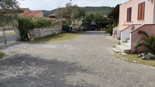 Cortile vista barbecue