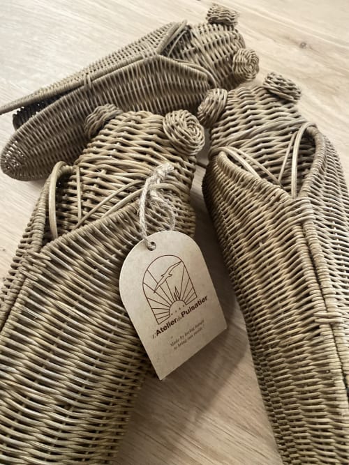 Cigale rotin osier cigales fait-main artisanat du sud l'atelier du Puisatier La Maison du Puisatier uzès uzes gard occitanie sud de la france maison de vacances à louer uzès gard provence france gîte chambre à louer charme centre historique maison d'hote la maison du puisatier maison a louer avec piscine chauffée house to rent holiday home uzes swimming pool garden historic center