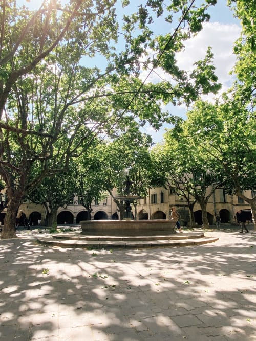 La Maison du Puisatier, maison de vacances centre historique Uzès Uzes Gard 6 chambres à louer La Place aux Herbes Uzès Gard uzès uzes gard occitanie sud de la france maison de vacances à louer uzès gard provence france gîte chambre à louer charme centre historique maison d'hote la maison du puisatier maison a louer avec piscine chauffée house to rent holiday home uzes swimming pool garden historic center
