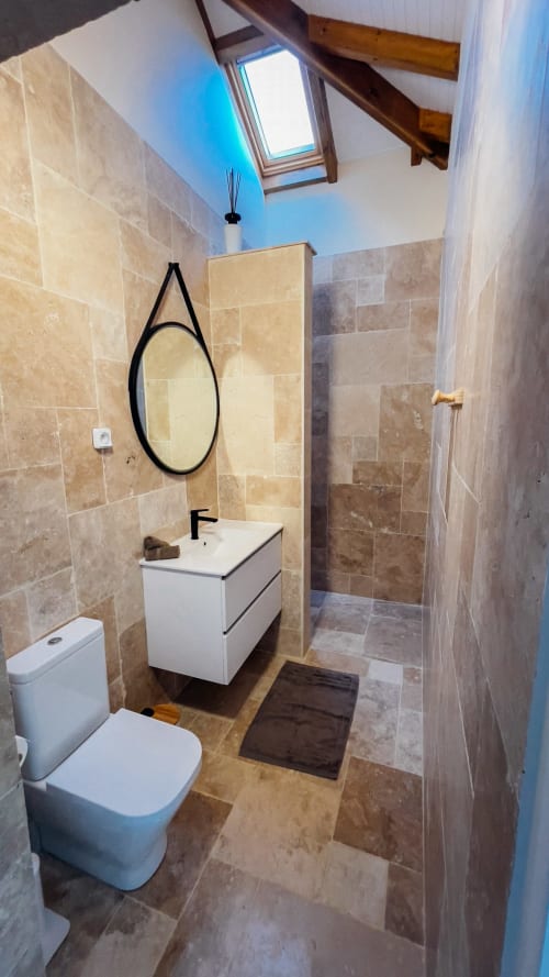 Salle de bain de la Chambre parentale de la villa FiFi au Domaine Simini