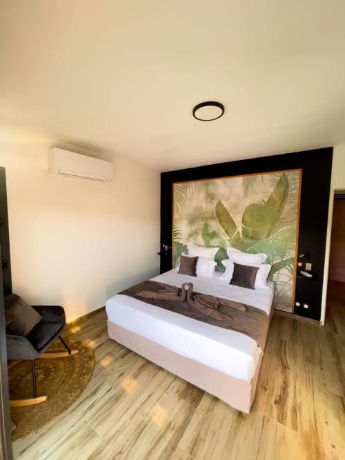 Chambre parental avec salle de bain de la villa Chacha au Domaine Simini