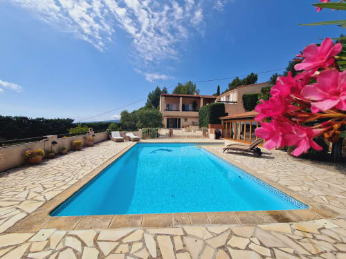 Jc-conciergerie – intendance – gardiennage – propriété - maison secondaire – conciergerie privée- location –- var – Le Castellet –  location saisonnière – clé – maintenance – gestion locative – conciergerie – services – vacances – Villa Marco– côte d’azur – villa avec piscine_location saisonniere-location vacances-8 personnes