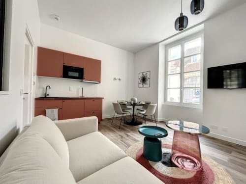 Appartement La Verrière au Laurencin, appart’hôtel à Sens centre-ville. Cuisine équipée, wifi, linge, arrivée autonome, espace de vie. Réservez en direct.