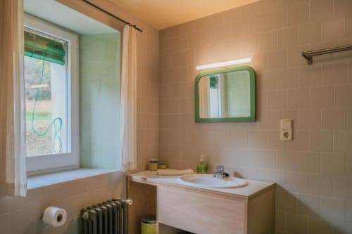 Cuarto de baño en la 1ª planta que pertenece al dormitorio.