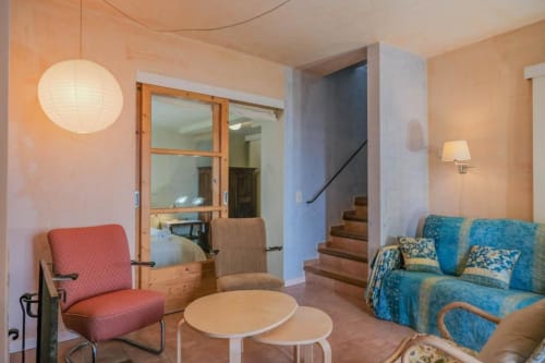 Sala de estar en la 1ª planta. Sillones Gispen.