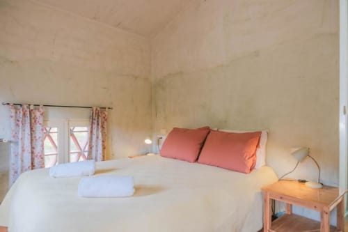 Dormitorio en la segunda planta. En otras épocas, este espacio estaba destinado al palomar.