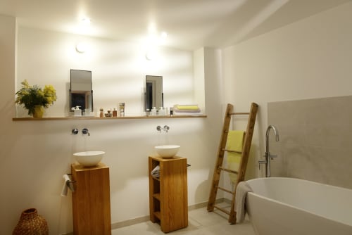 "Salle de bain Suite Nuage au Domaine de l’Ocrerie"