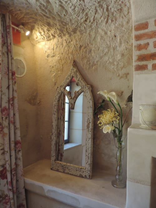 Alcôve dans le 1875 aux gîtes troglodytiques de La Rochère, Noizay