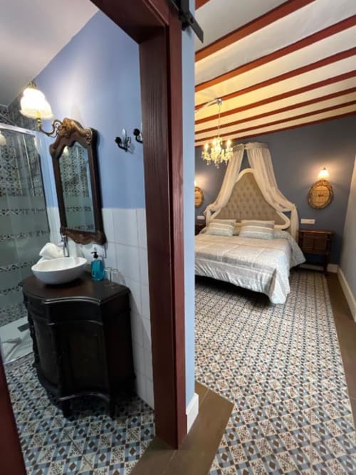 Deluxe Suite bathroom and bedroom view at Complejo Turístico Retiro del Teatro in Almagro, Spain