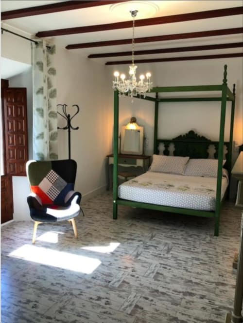 Green four-poster bed in Corral de Comedias Studio at Complejo Turístico Retiro del Teatro, Almagro