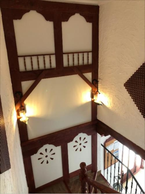 Stairwell in Corral de Comedias Studio at Complejo Turístico Retiro del Teatro, Almagro, with wooden railings and ambient