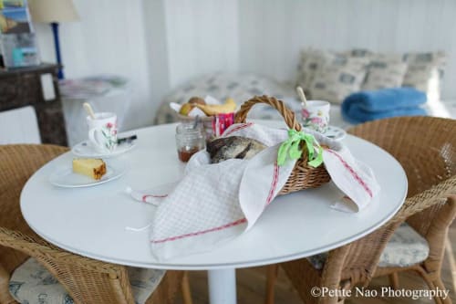 Petit déjeuner (formule panier) à la maison d'appartements d'hôtes Au Jardin des deux ponts à Abbeville à 2 heures de Paris en Baie de Somme