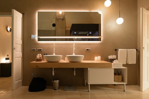 Dimora Palestro Bespoke Guest House Monopoli Puglia, lusso 90m2 1 camera da letto king size cucina bagno doccia spa idromassaggio bagno turco doccia a vapore, centro storico di monopoli vicino alla spiaggia situato a 50 metri dalla piazza principale Piazza Vittorio Emanuelle che conduce al centro storico.