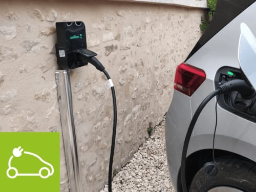 Borne de recharge pour voiture électrique au Clos des Moulins B&B à Poitiers, France