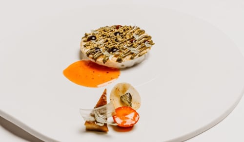 L’Auberge
8 minutes en voiture (6 km)



Restaurant Gastronomique. Cuisine du chef Fanny Rey (grande gagnante du concours top chef en 2011).
