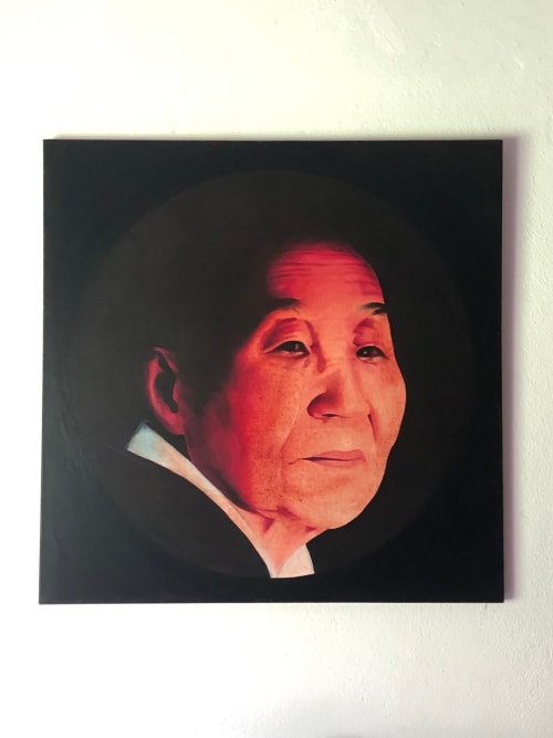 Portrait aux tons rouges au Domaine de l'Ocrerie, chambres d'hôtes de charme à Pourrain, France