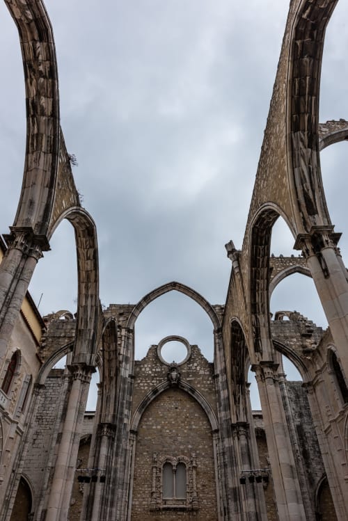Ruinas góticas de la iglesia Santa María del Camino en León, España cerca de Alojamientos Río Cares