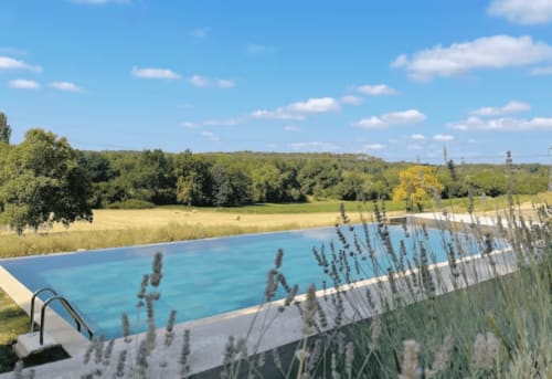 Château Erigoye infinity pool, accessible with room rental