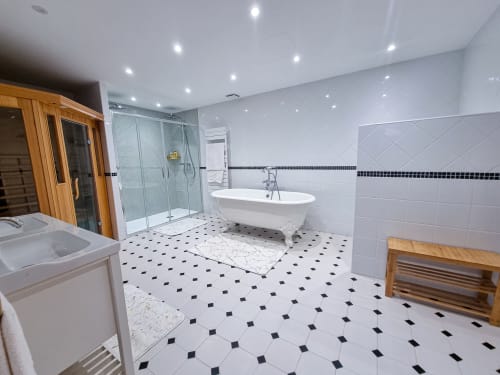 Bridal suite bathroom with sauna, double shower and bathtub
