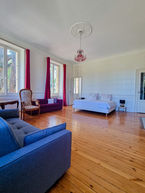 Spacious suite for a comfortable stay at the gates of BORDEAUX in a castle