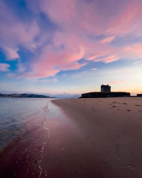 Ashley House Guest House, Broughty Ferry, Dundee. Broughty Ferry Castle and Beach.