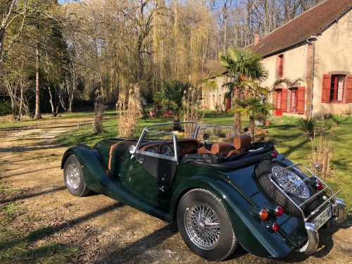 Classic green sports car with sidecar at Domaine de l'Ocrerie countryside B&B in Pourrain, France