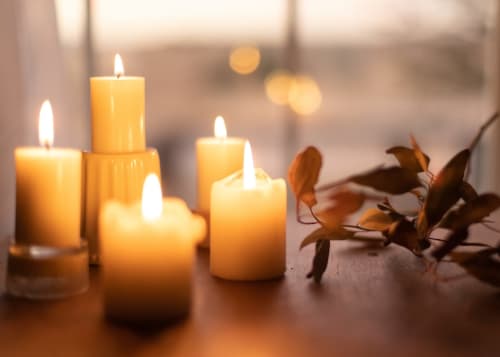 Lit candles with dried flowers at Domaine de l'Ocrerie, a charming B&B in Pourrain, France