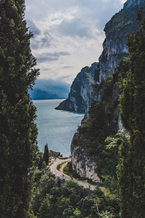 Strada della Forra, Campione del Garda, Lake Garda – A spectacular road winding through rocks, tunnels and breathtaking lake views