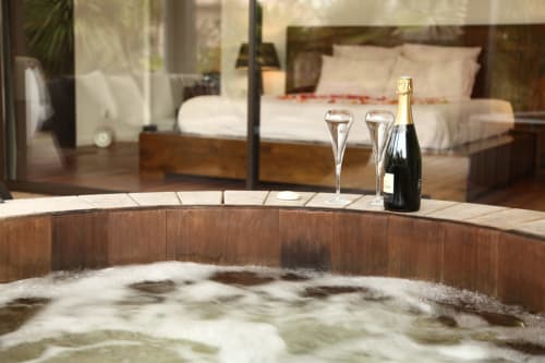 Champagne et jacuzzi à la Villa Margaux