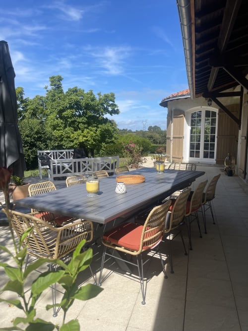 Chambre d’hôtes charmante en Vendée, proche du Puy du Fou – Cadre calme et reposant avec terrasse ensoleillée pour une ambiance sereine.