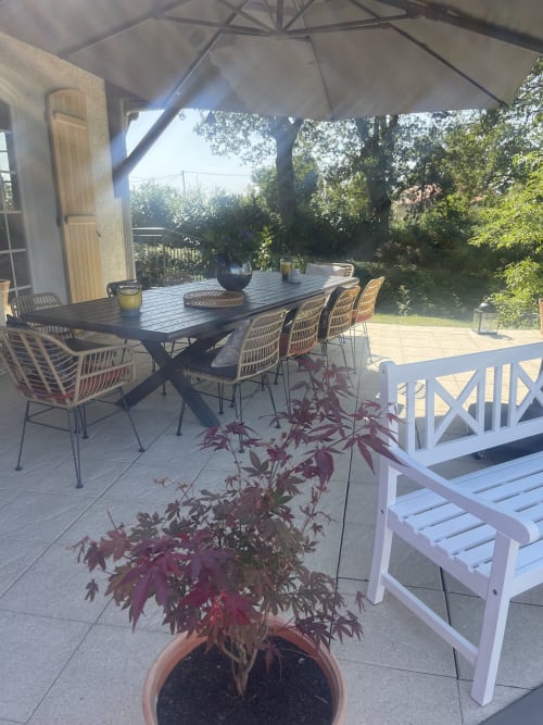 Chambre d’hôtes en Vendée, proche du Puy du Fou – Terrasse ombragée, cadre bucolique et calme pour un séjour reposant et charmant.