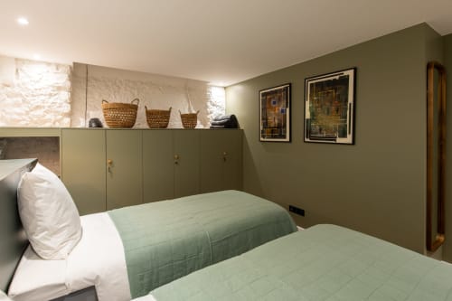 Hotel close to Montmartre and Champs Elysees