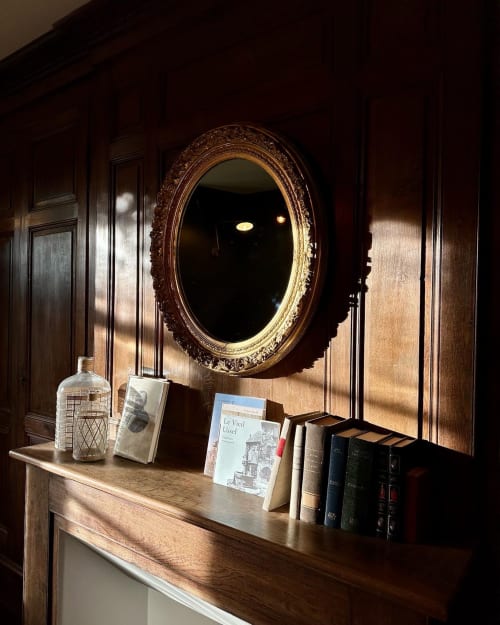 Le bureau, avec son billard et ses boiseries d'époque, sans doute la pièce la plus authentique du Manoir.